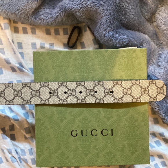 Brand new Gucci x Supreme reversible belt, worn once and need the money - Picture 3 of 4